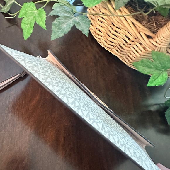 Michael Kors Clutch & Cross Body - Blush Pink - Picture 16 of 16